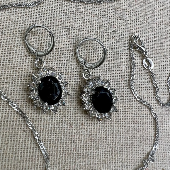 NIB 925 Sterling Silver & CZ Pendent Necklace and Earring Set - Picture 9 of 12